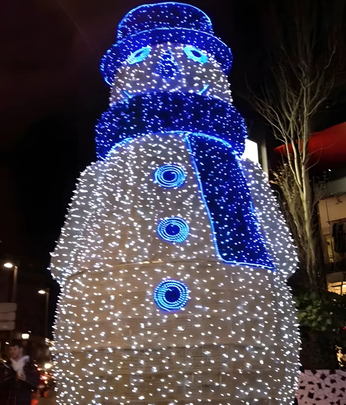 Muñeco de nieve en volumen azul y blanco