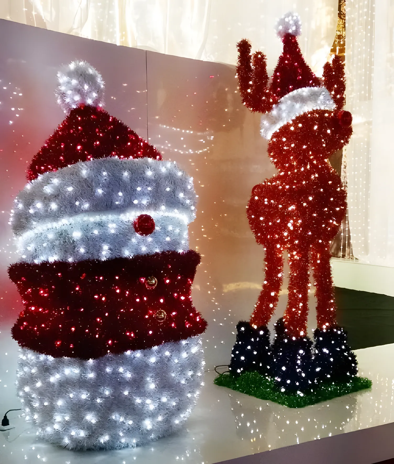Santa Claus y reno en volumen